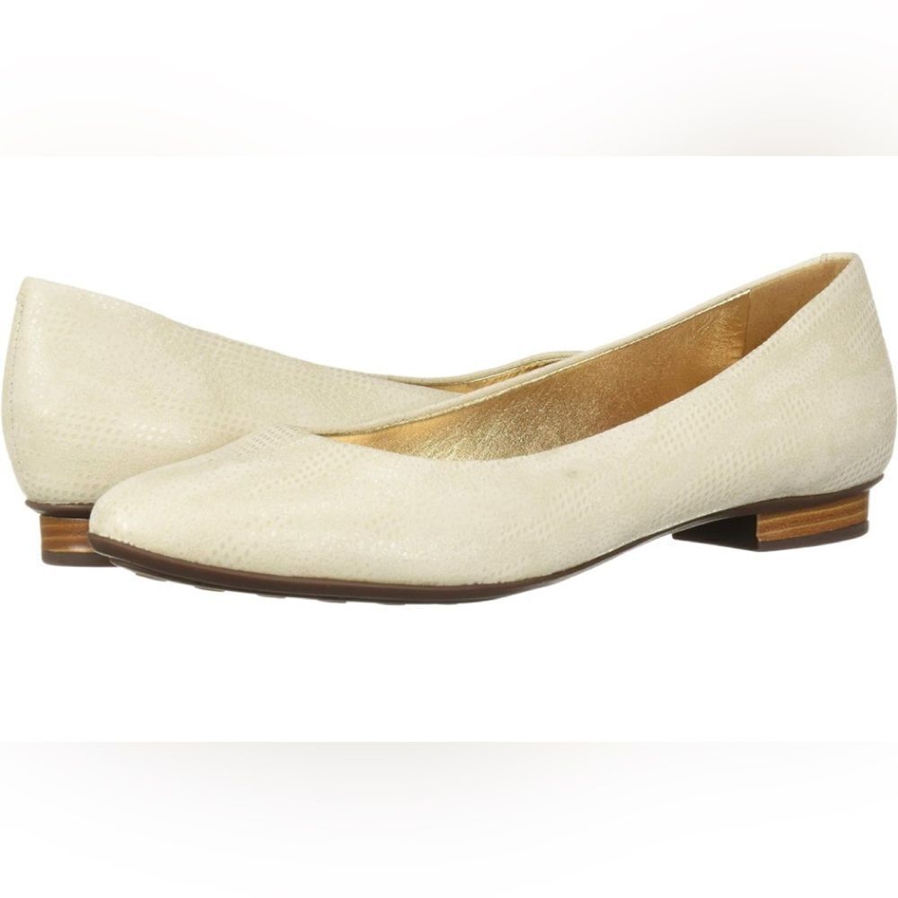 Mark Joseph size 8.5 cream flats.  Never worn cushion insole